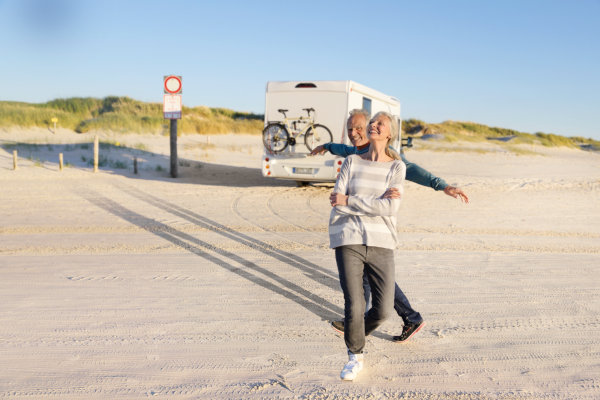 Immobilien-Teilverkauf Senioren am Strand