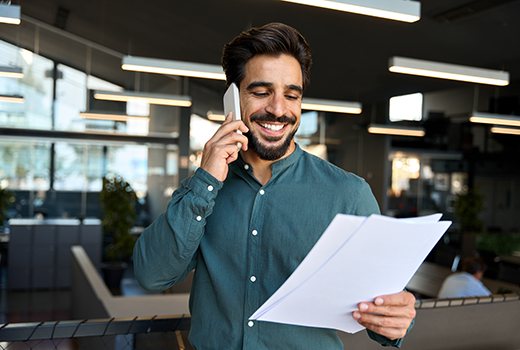 Ein glückliches Paar im neuen Zuhause.